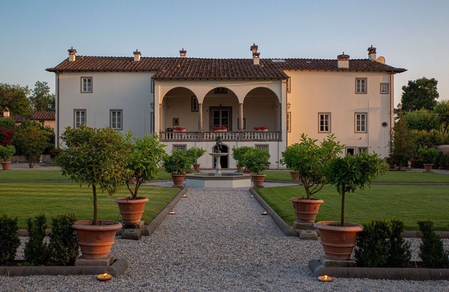 Villa in Capannori with 9 bedrooms sleeps 18