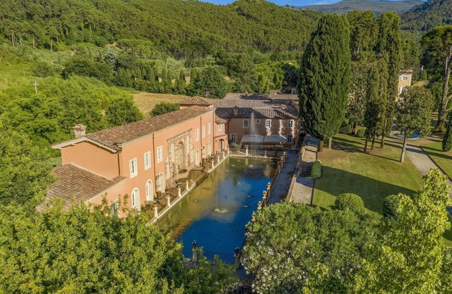 Villa in Capannori with 12 bedrooms sleeps 24