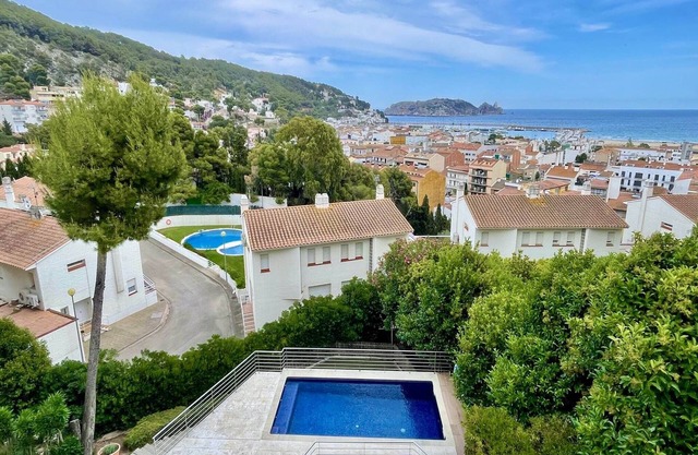 Villa in Estartit near Sandy Beach