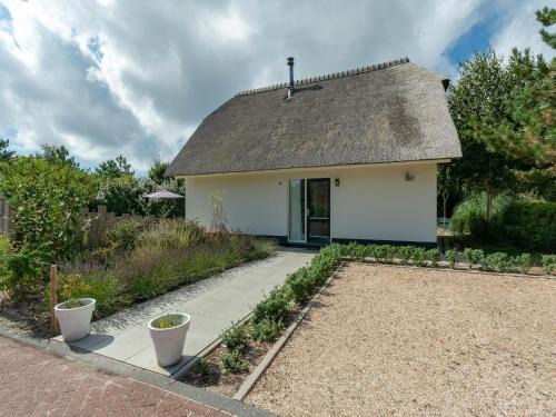 Villa in Julianadorp near the Beach