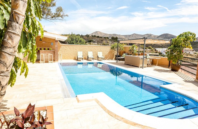 Villa in La Herradura, private swimming pool and sea views