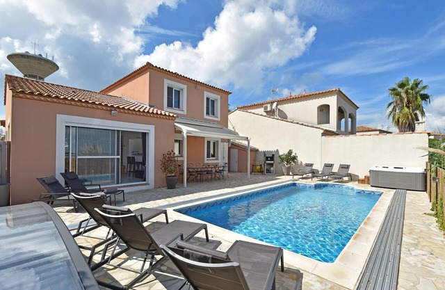 Villa in Le Grau du Roi near Flamingo Lagoon