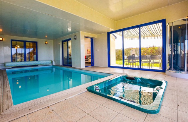 Villa in Moëlan-sur-Mer with Pool near Beach