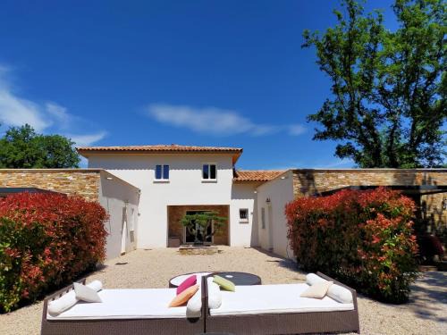 Villa in Montauroux with Pool and Hill Views, cleaning included