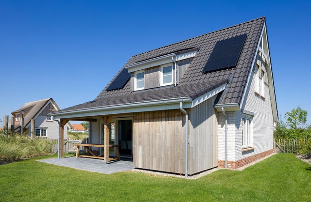 Villa in Nieuwvliet near the Beach