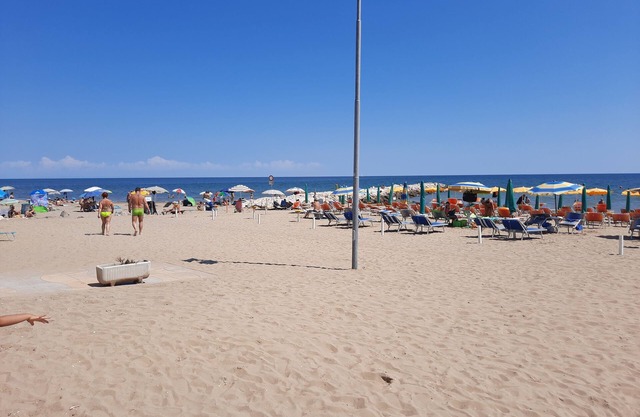 VILLA IN PINETA 5 MINUTES WALKING DISTANCE FROM THE BEACH, with garden and 2 parking spaces