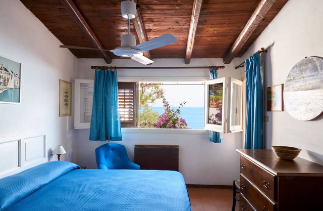 Villa in quiet green area at 20 meters from the sea, 3 rooms, 2 baths, garden