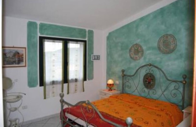 Villa in residence with garden and private parking space communal pool.