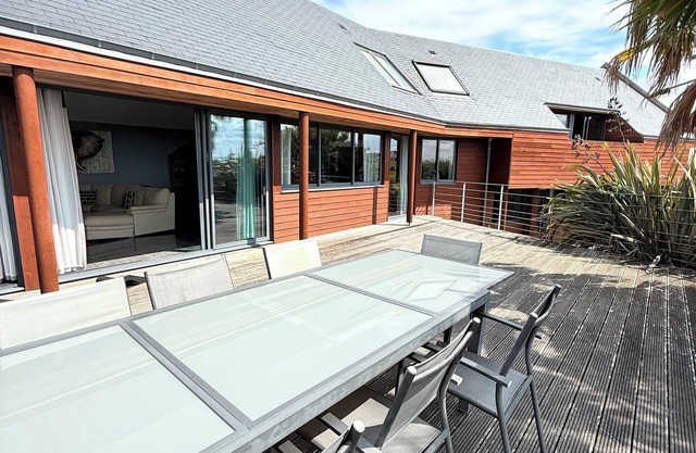 villa in the Finistère department for 8 people with private pool seaside beach