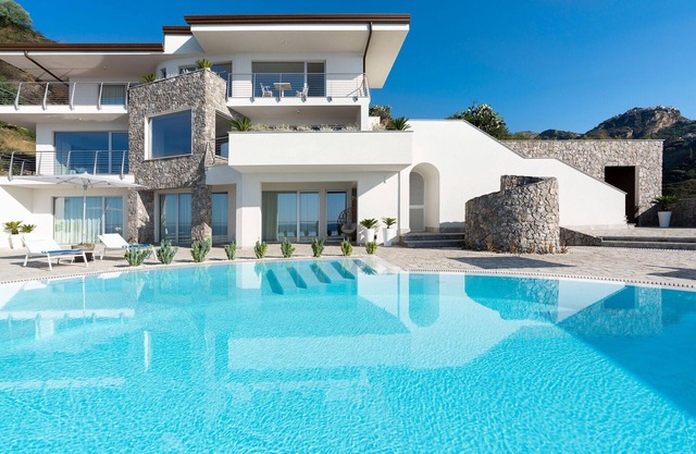 Villa in Villagonia with 10 bedrooms sleeps 20