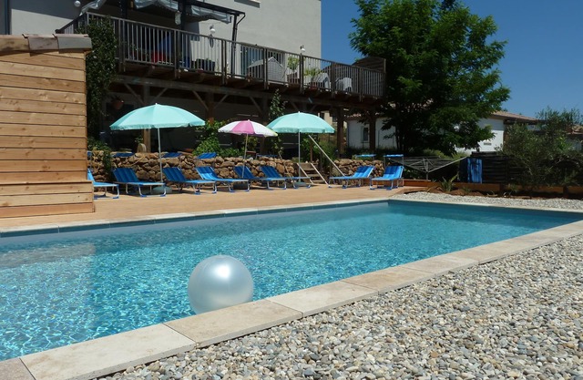VILLA INDIVIDUELLE air-conditioned 10 persons 4 bedrooms, 3 bathrooms, heated swimming pool 8x4