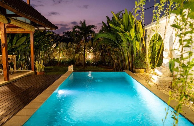 Villa Innerbloom stylish 2BR with large pool & garden