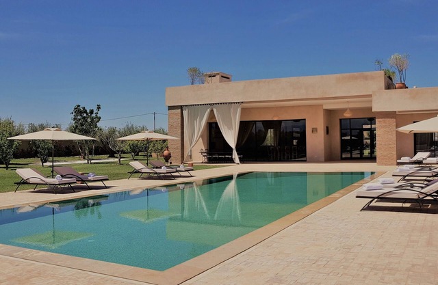 Villa ISILBI, heated pool, 5 double bedrooms.