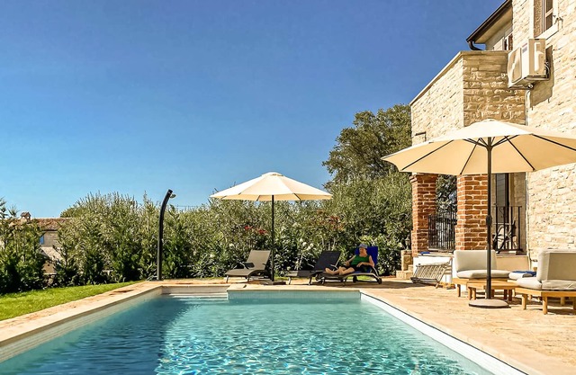 Villa Istrienglück - Steinhaus mit Pool, Meerblick und Garten