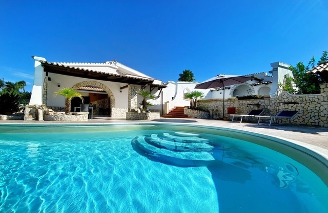 Villa Francesca with Pool, Wi-Fi, Terrace & Garden