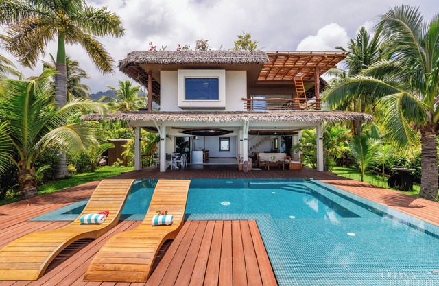 Villa Iti - 3BR Oceanfront Villa w/Beautiful Pool