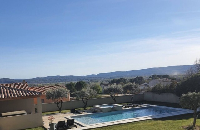 Villa Jacuzzi Pour Soirée en Amoureux, vue Vallée de la Durance Proche D'aix