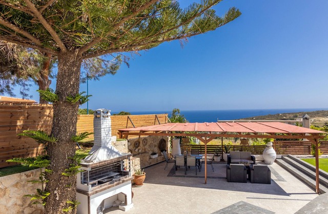 Villa Kostas for 6 in Agia Pelagia
