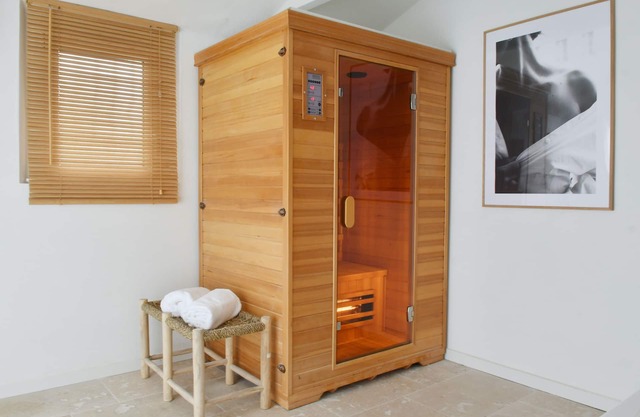 Villa l'Insolente- Luxury gite for couples-Spa-Sauna-Naughty games-Park 4000m2