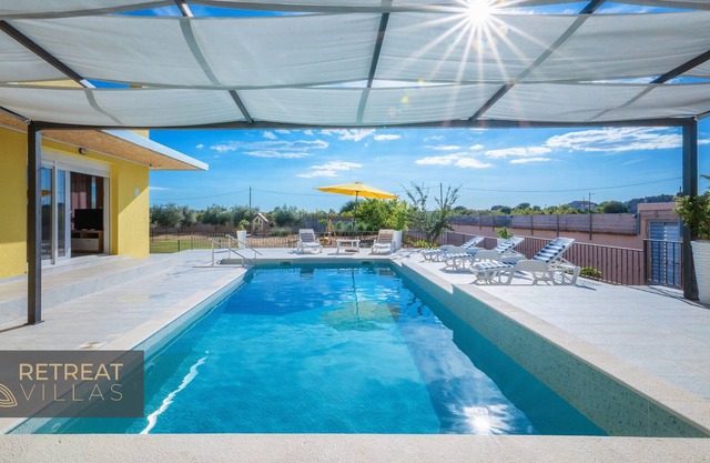 Villa La Verna - cozy family villa with garden and saltwater pool