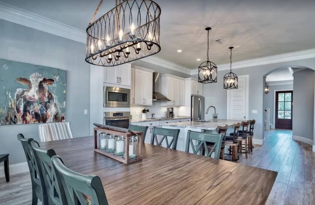 Villa Lago Luxury! Comfort Abounds! Steps to Baytowne Wharf, 2 Golf Carts!
