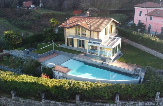 Villa Lago Maggiore private pool and access to the beach
