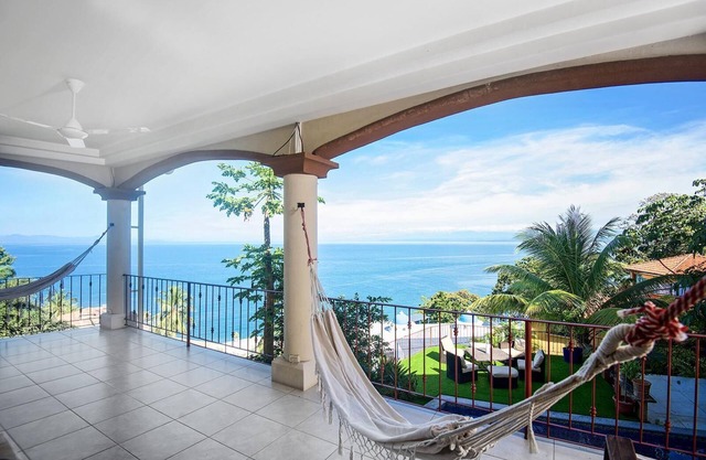 Villa Lapamar, pool with ocean view, Unique!