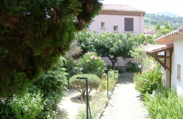 VILLA LE MAS ARDO - ALL COMFORTS FENCED GARDEN - 700M BEACHES - PYRENEES ORIENTALES