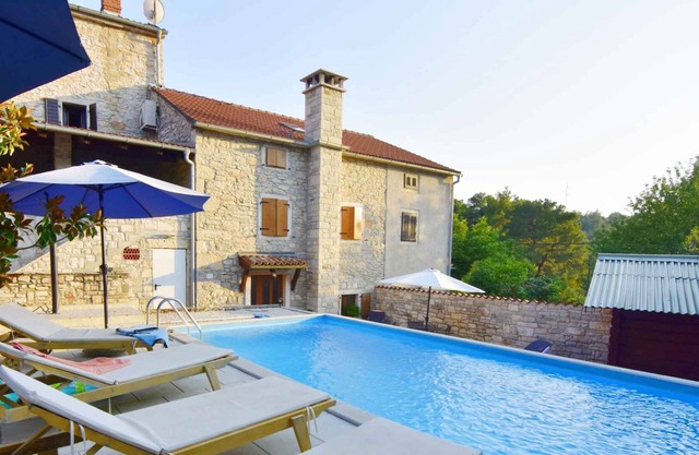 Villa Lea sa bazenom