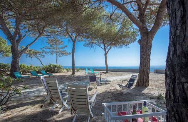 Villa Les 3 frères, family-style, 10 metres from the sea