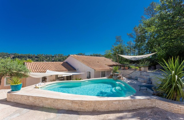 Villa 'Les Cigales' with Private Pool, Wi-Fi and Air Conditioning