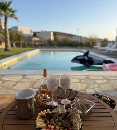 Villa Loretta 1 with pool, jacuzzi and garden