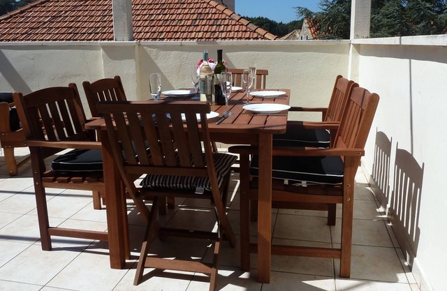 Villa Louise, traditional house in old town, 5 mins walk to restaurants & beach