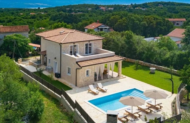 Villa LuLu with heated pool & playground