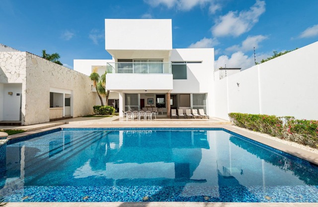 Villa Luxury White in Playa del Carmen