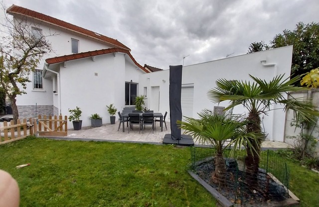 Villa "Maison Entre Paris Et Aéroport Cdg" with Shared Terrace, Shared Garden & Wi-Fi