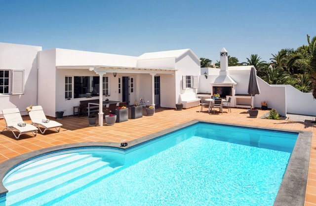 Villa Manuela | Detached villa in the exclusive marina of Puerto Calero