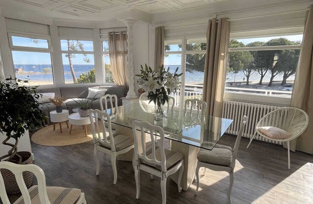 VILLA MARBOEUF IDYLLIC BEACHFRONT LOCATION