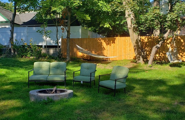 VILLA MARIA - walk to Sagamore, Beaches; Dog Friendly, Fire Pit, Volley Net
