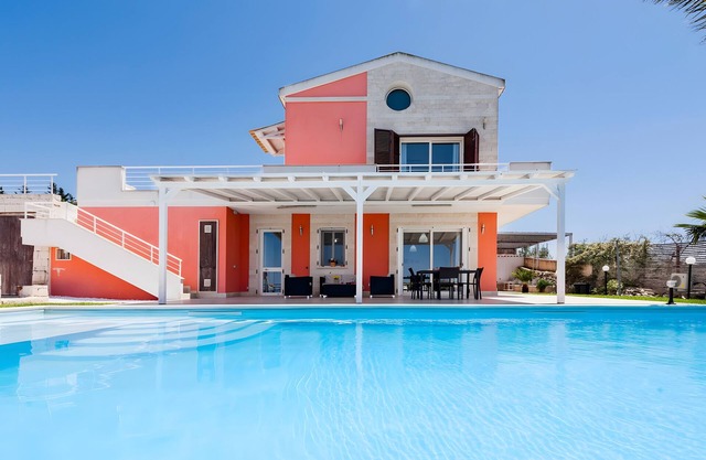 Villa 'Marigù Con Spa E Piscina' with Sea View, Wi-Fi and Air Conditioning