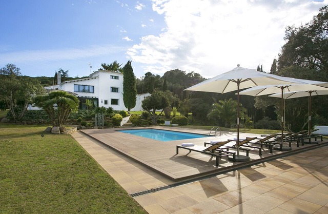 Villa 'Masia Roca Rodona' with Mountain View, Wi-Fi and Air Conditioning