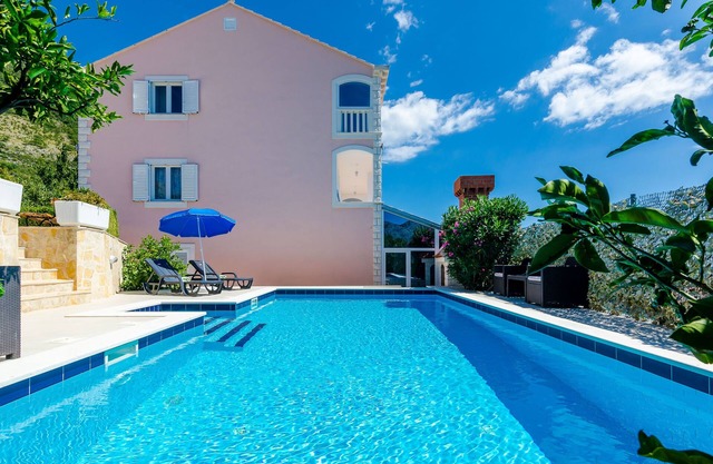 Villa Mateo - Three Bedroom Apartment with Terrace and Private Pool