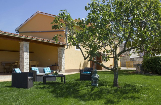 Villa Matteo in Peruski - Istria, with private pool, quiet locationn