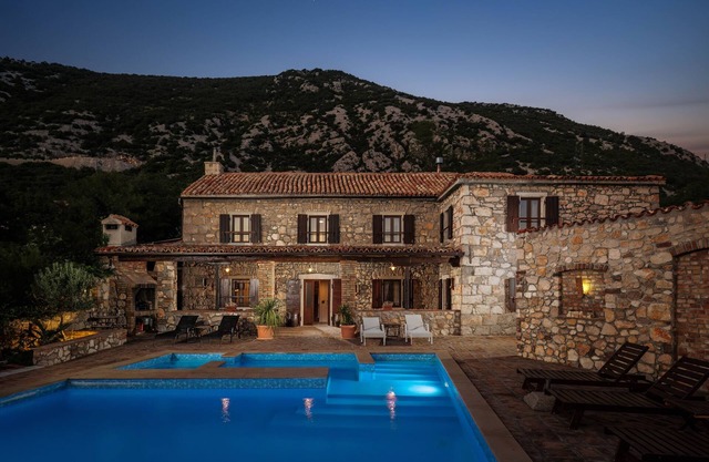 Villa Mea With Private Pool, Križišće, Croatia