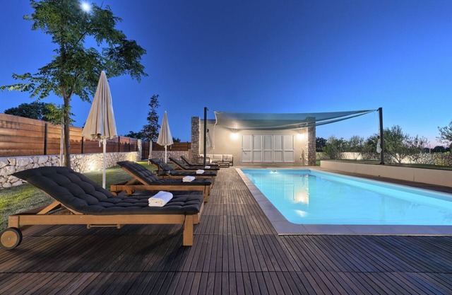 Villa Meli - Six Bedroom Villa, Sleeps 12