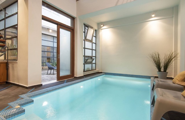 VILLA MELITI: Indoor pool, down town