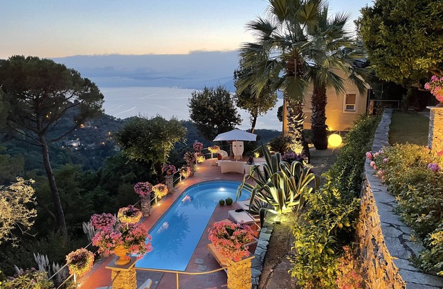 Villa Meridiana luxury property in Camogli, swimming pool, staff included