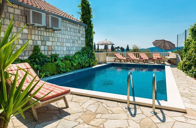 Villa Mia -Three-Bedroom Villa with Swimming Pool
