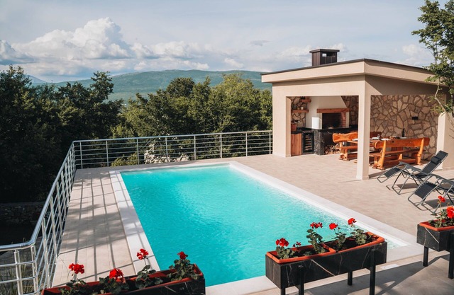 Villa Mihaela - Villa with Swimming Pool