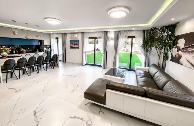 Villa moderne avec salle des fêtes - Grand Paris